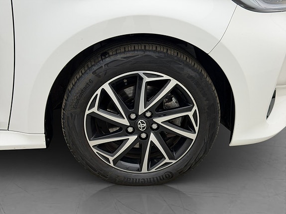 Toyota Yaris 27 of 29