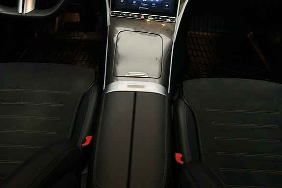 Mercedes-Benz C300 9 of 28