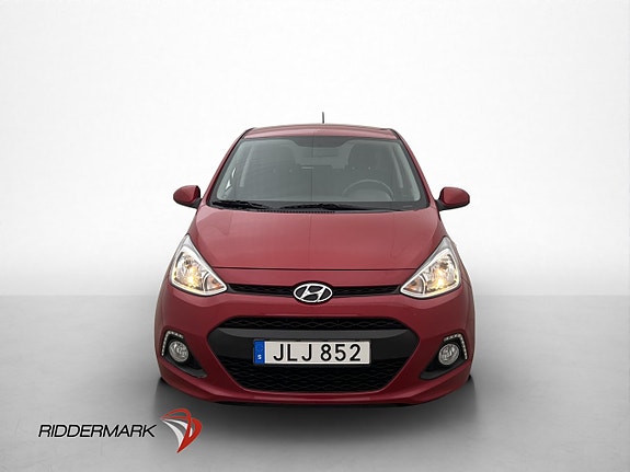 Hyundai i10 2 of 5