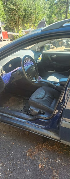 Volvo V70 4 of 5