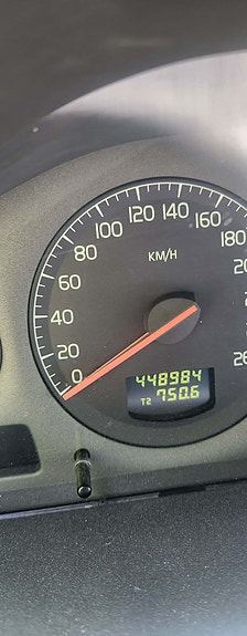 Volvo V70 3 of 5