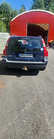 Volvo V70 2 of 5