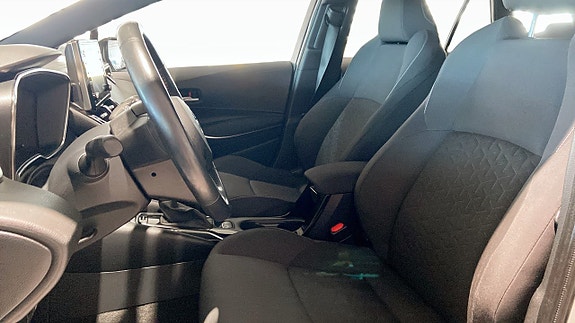 Toyota Corolla 8 of 12