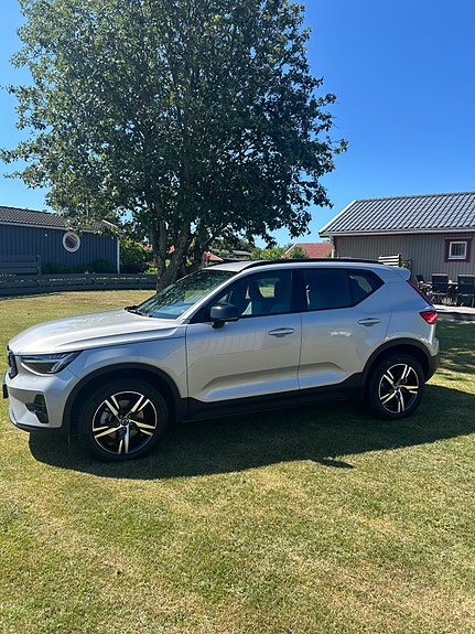 Volvo XC40 2 of 4