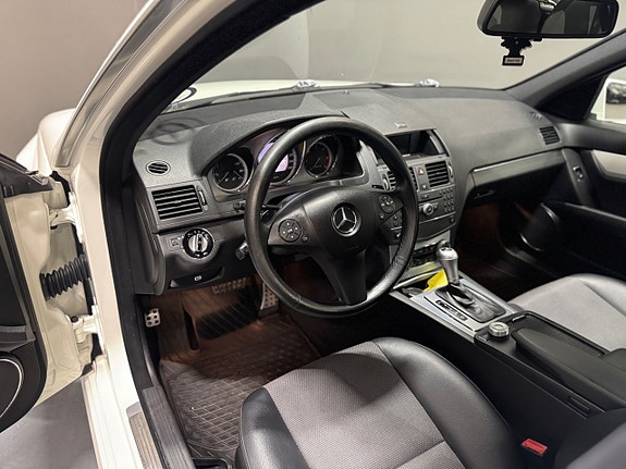 Mercedes-Benz C200 7 of 10