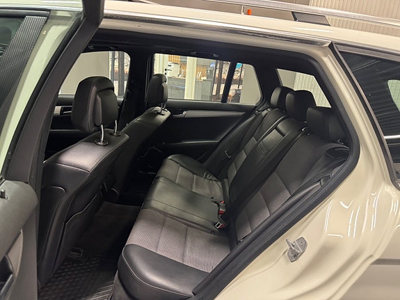Mercedes-Benz C200 5 of 10