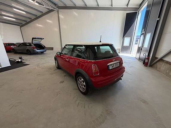 MINI Cooper 9 of 16