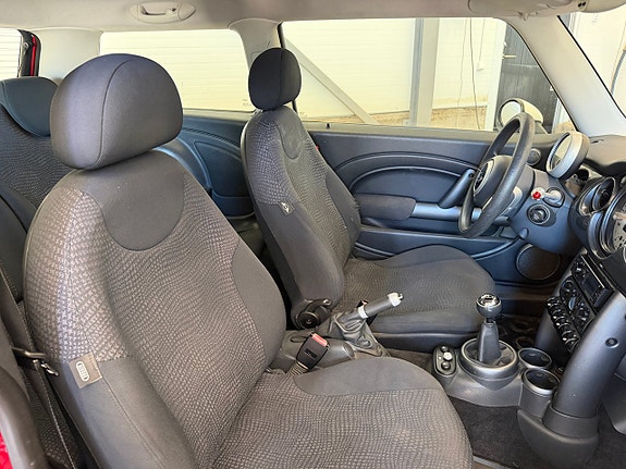MINI Cooper 16 of 16