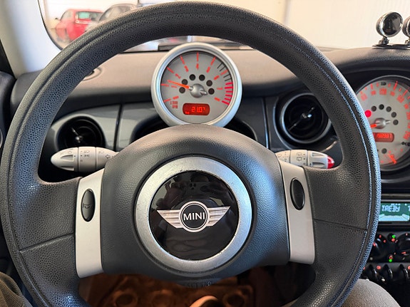 MINI Cooper 15 of 16