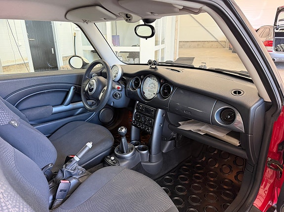 MINI Cooper 14 of 16