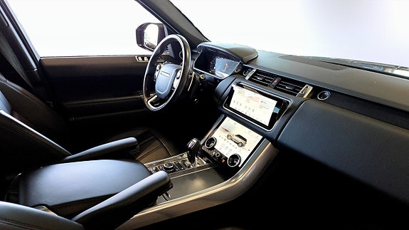 Land Rover Range Rover Sport 3 of 5