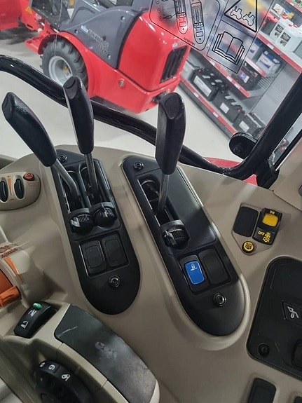Massey Ferguson 5S.125 Dyna 6 Essential 10 of 24