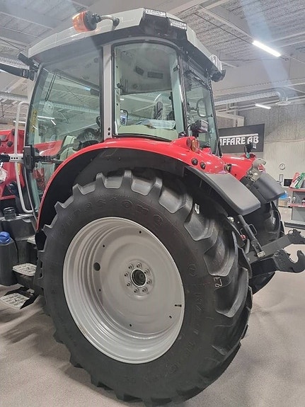 Massey Ferguson 5S.125 Dyna 6 Essential 3 of 24