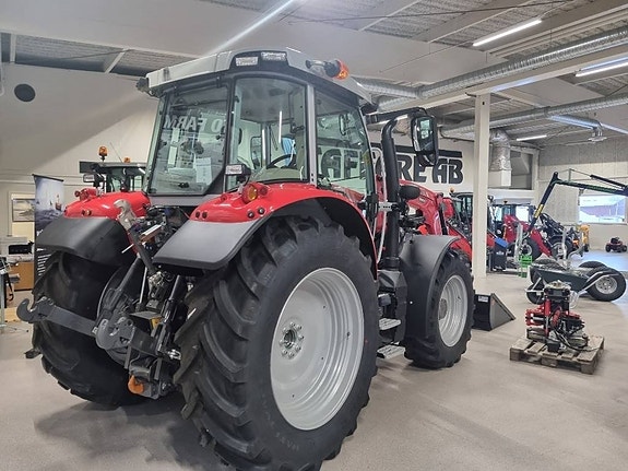 Massey Ferguson 5S.125 Dyna 6 Essential 5 of 24