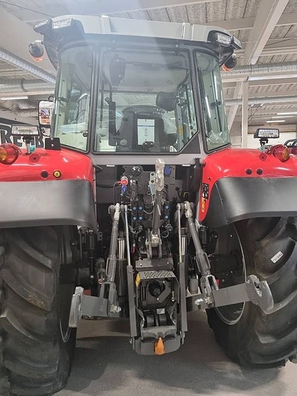 Massey Ferguson 5S.125 Dyna 6 Essential 4 of 24