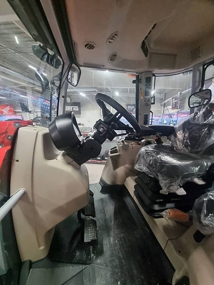 Massey Ferguson 5S.125 Dyna 6 Essential 8 of 24
