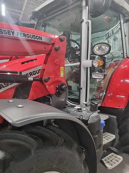 Massey Ferguson 5S.125 Dyna 6 Essential 22 of 24