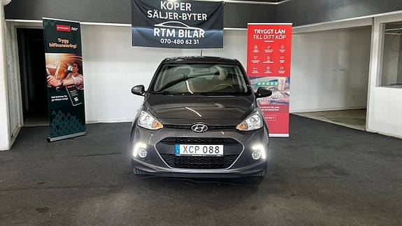 Hyundai i10 2 of 5
