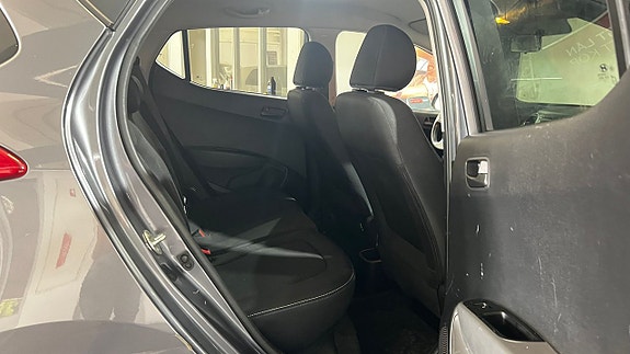 Hyundai i10 8 of 10