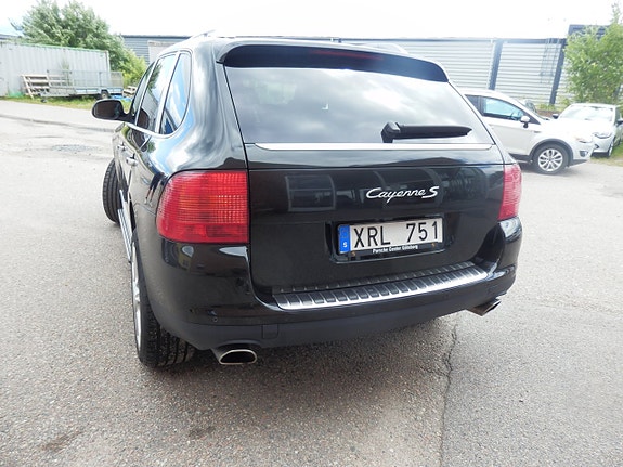 Porsche Cayenne S 3 of 5