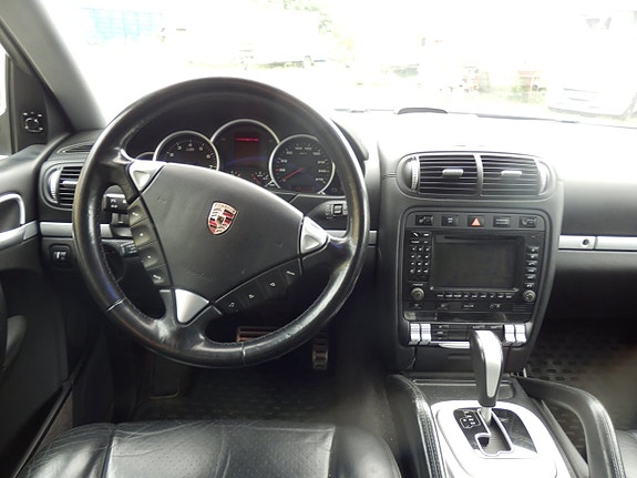Porsche Cayenne S 8 of 10