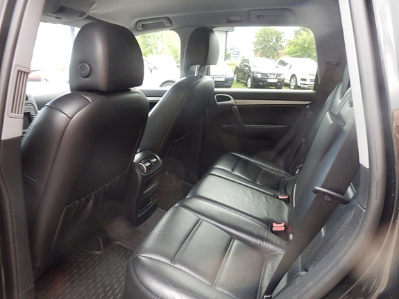 Porsche Cayenne S 6 of 10