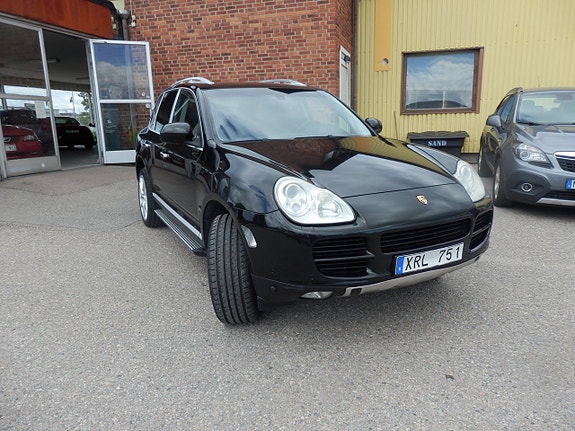 Porsche Cayenne S 2 of 5