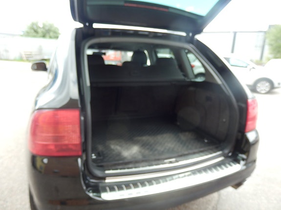 Porsche Cayenne S 7 of 10