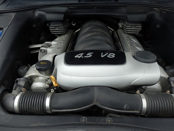 Porsche Cayenne S 9 of 10
