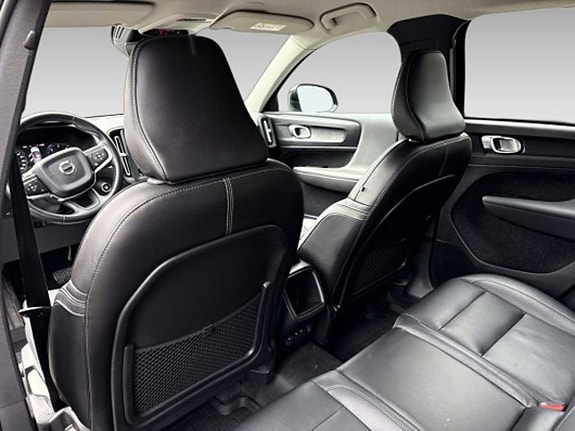 Volvo XC40 12 of 14