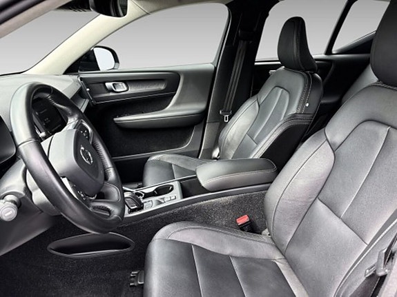Volvo XC40 9 of 14