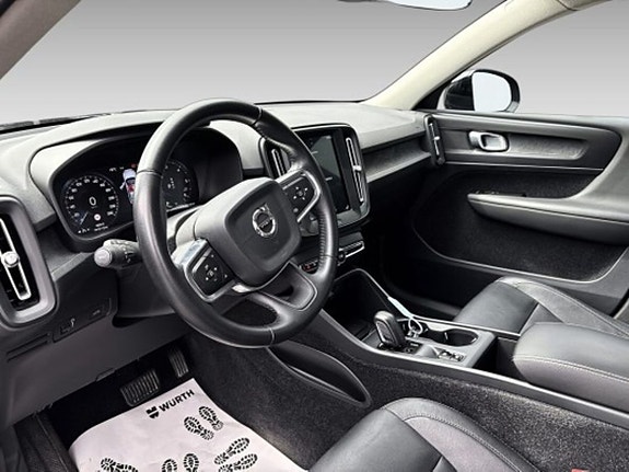Volvo XC40 10 of 14