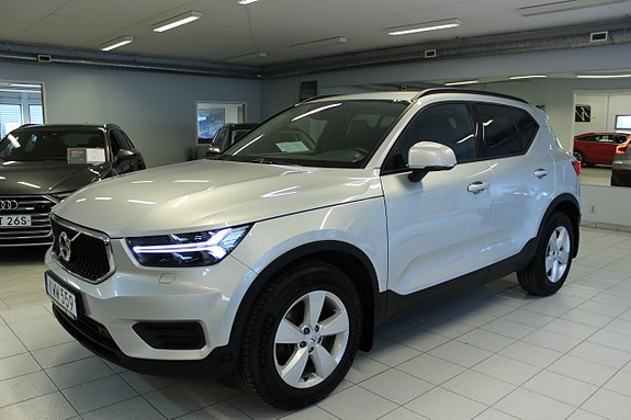 Volvo XC40 3 of 5