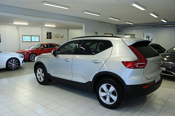 Volvo XC40 4 of 5