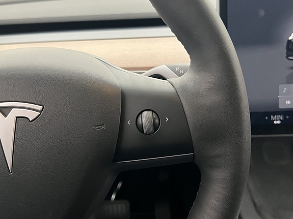 Tesla Model Y 29 of 30