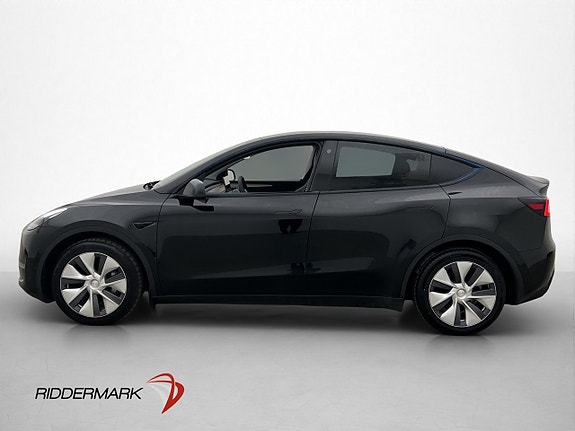 Tesla Model Y 8 of 30
