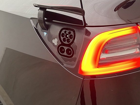 Tesla Model Y 26 of 30