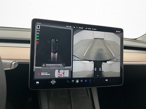 Tesla Model Y 13 of 30