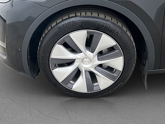 Tesla Model Y 30 of 30