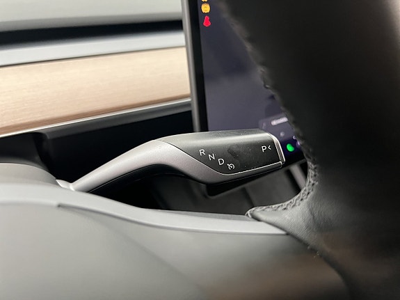 Tesla Model Y 27 of 30
