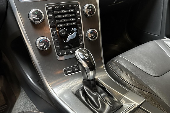 Volvo XC60 12 of 18