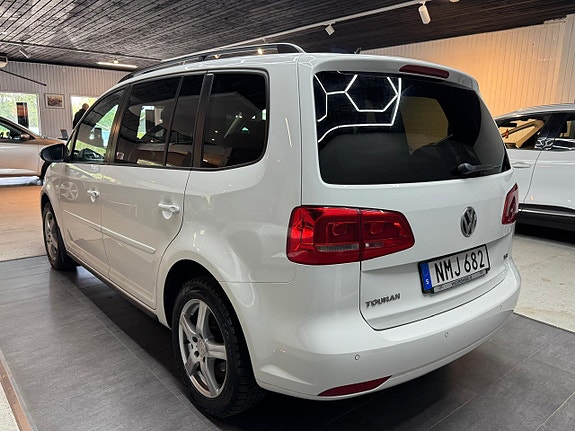 Volkswagen Touran 4 of 5