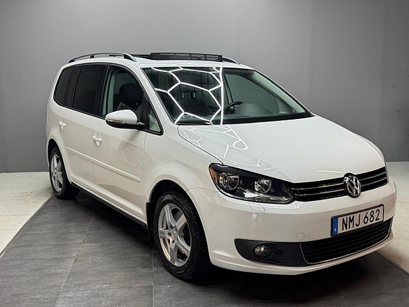 Volkswagen Touran 2 of 5