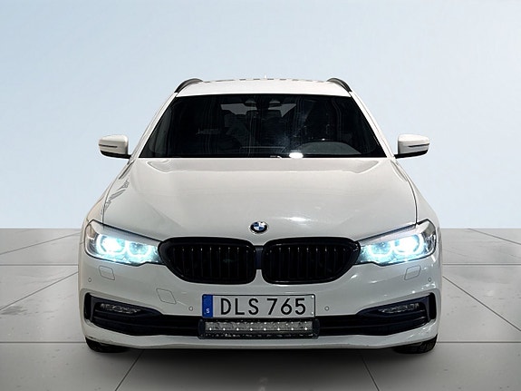 BMW 520d 2 of 5
