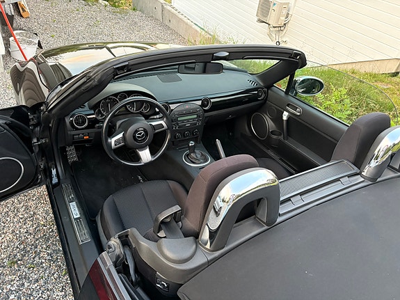 Mazda MX-5 2 of 7