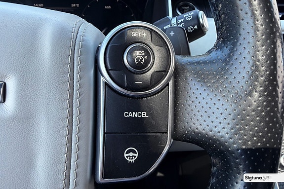 Land Rover Range Rover Sport 18 of 29