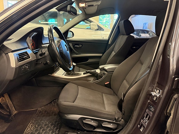 BMW 325i 3 of 5