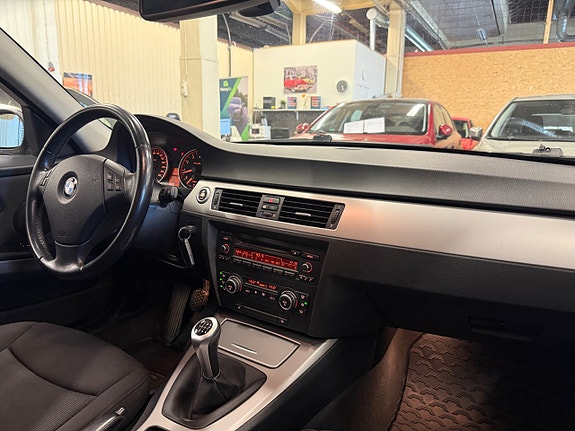BMW 325i 5 of 5