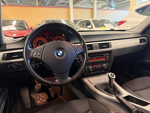 BMW 325i 4 of 5