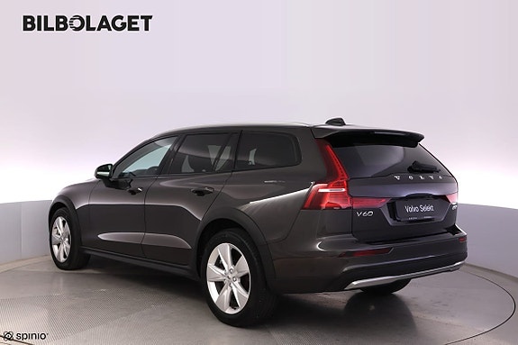 Volvo V60 Cross Country 4 of 5